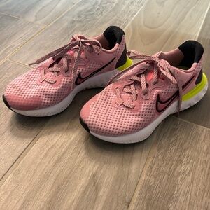 Women’s Nike Renew Size 7 Tennis Shoes